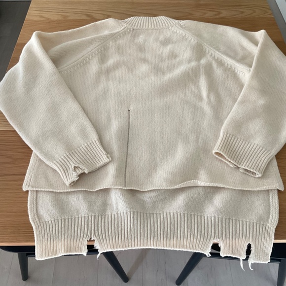 Maison Margiela Off-White Destroyed V-Neck Sweater - Picture 4 of 10